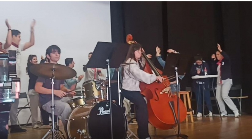 ARTES E AUTISMO - EXPRESSÃO MUSICAL