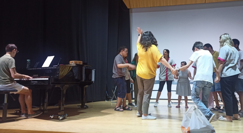 ARTES E AUTISMO - EXPRESSÃO MUSICAL